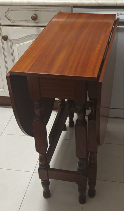 Mesa de cozinha com abas
