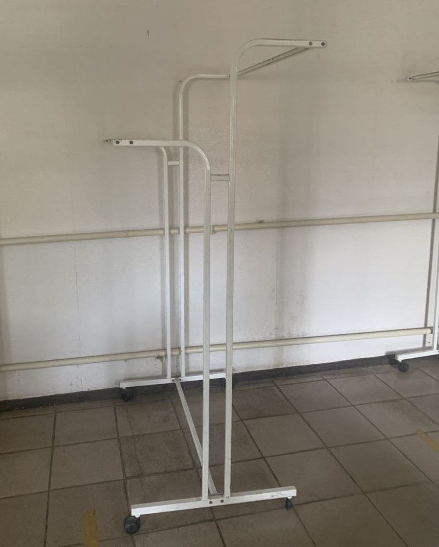 Продам стойки вешалки для хранения одежди