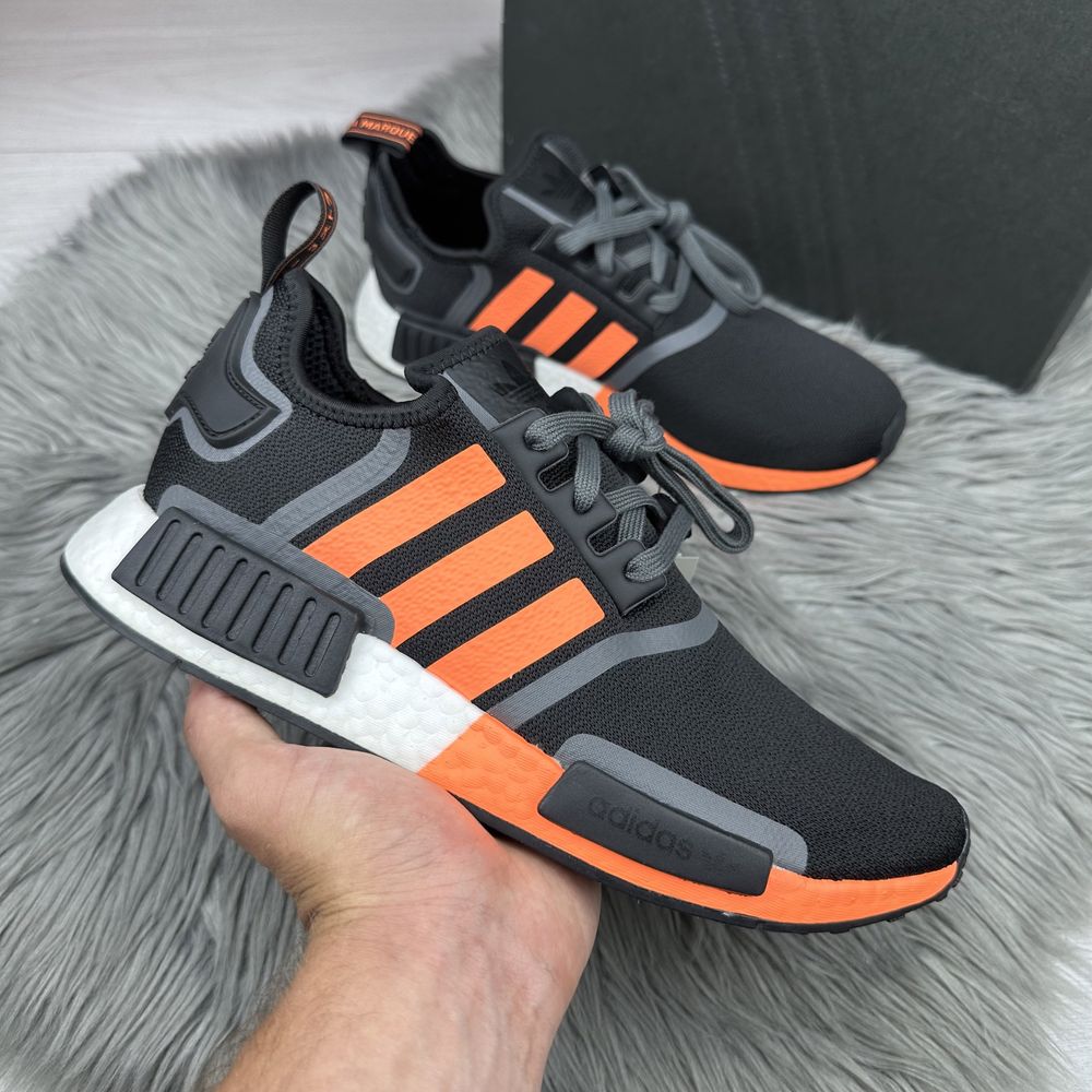 Adidas NMD R1 чоловічі кросівки розміри 44 g55575