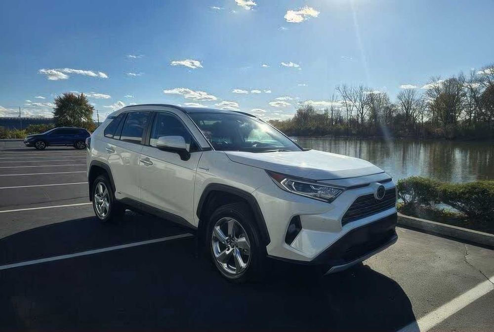 Toyota RAV4 Hybrid Limited      2021