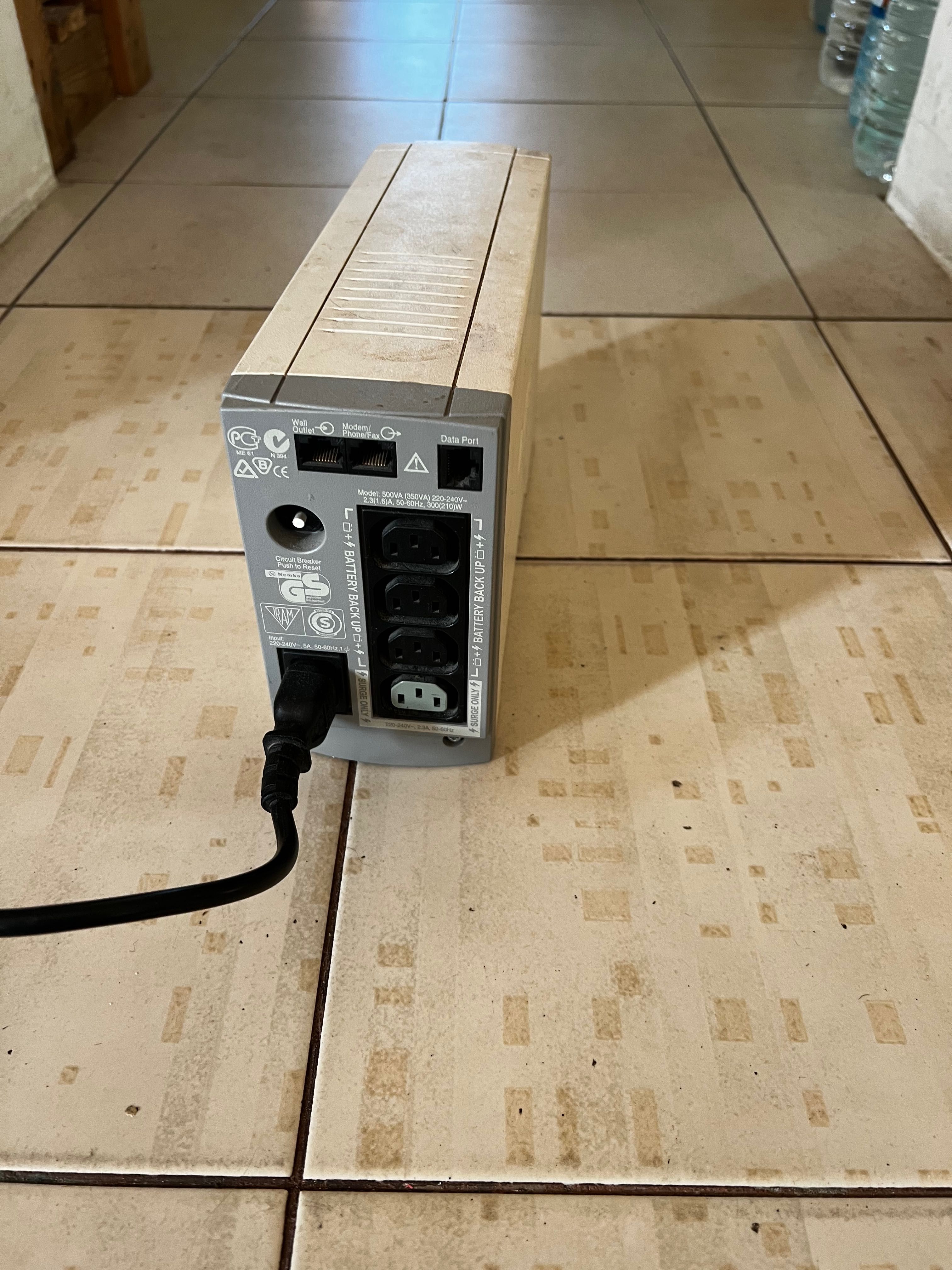 UPS APC Back-UPS CS 500VA бесперебойник