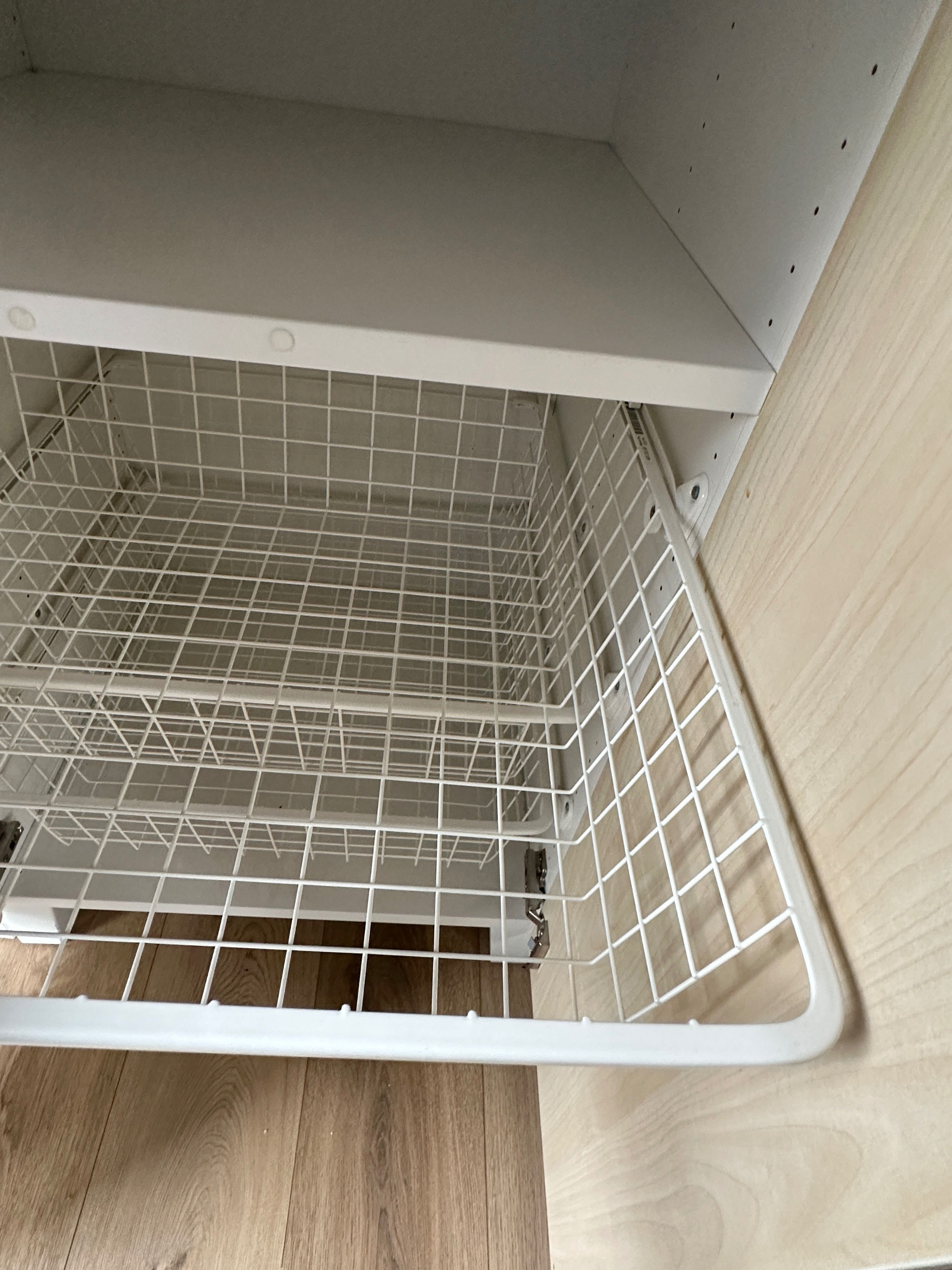 2 szafy IKEA do pokoju dziecięcego SMASTAD