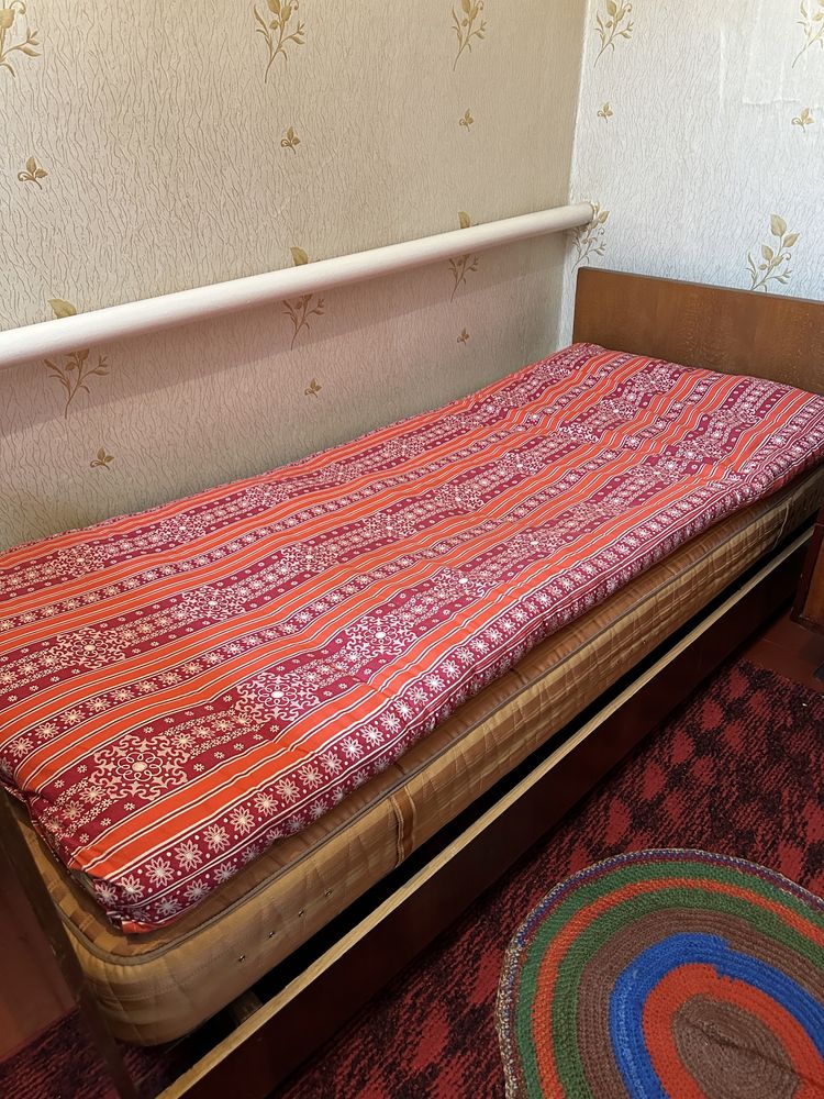 Ліжко односпальне