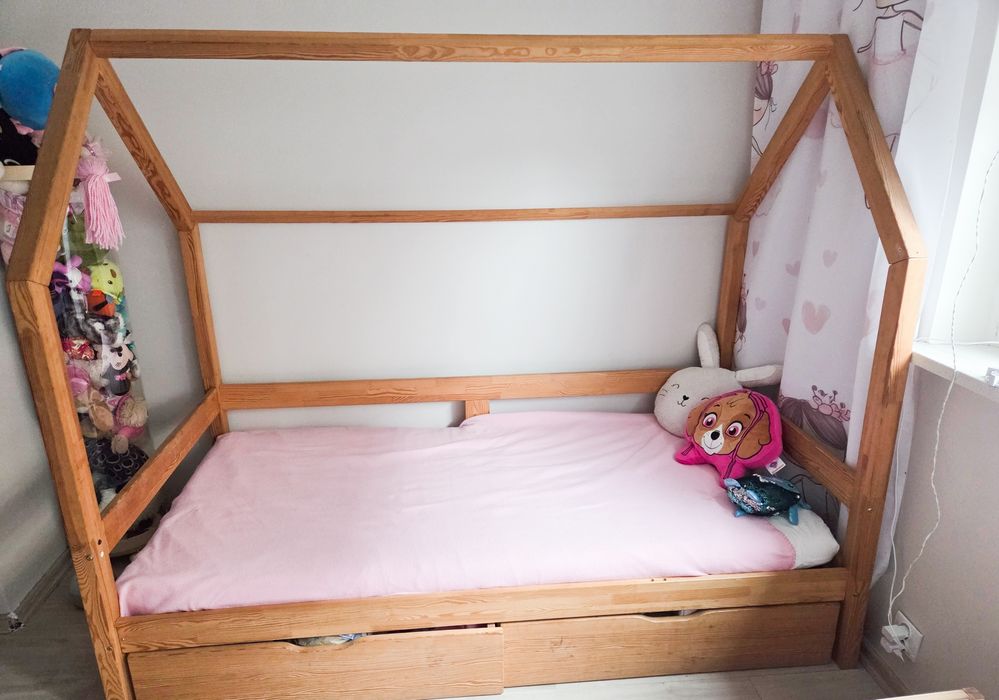 Drewniane łóżko domek 180x90 + materac