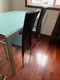 Mesa de cozinha 140x80 + 4 cadeiras