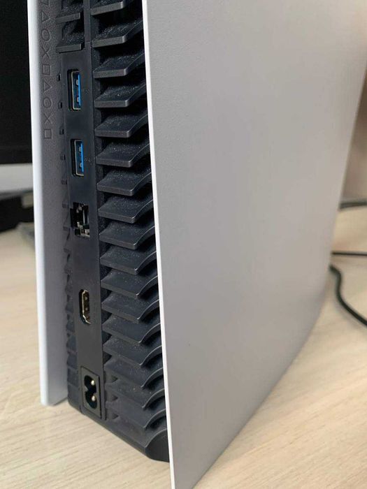 Sony PlayStation 5 BluRay PS5 з дисководом в гарному стані