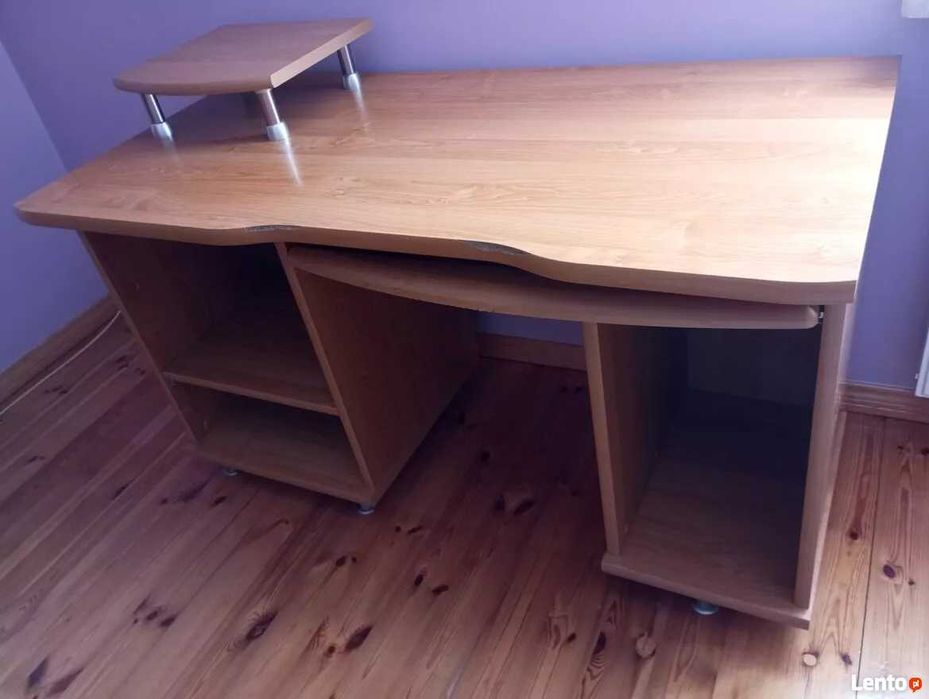 Piękne, masywne biurko komputerowe