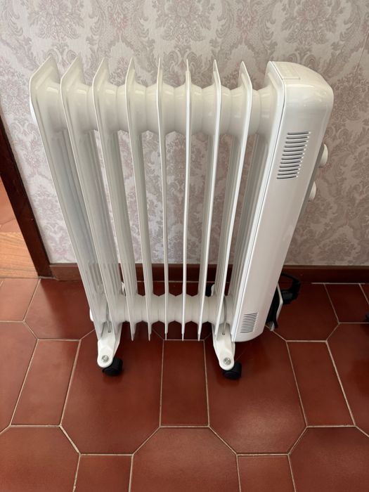 Radiador a óleo 8 elementos - 2000W + tomada