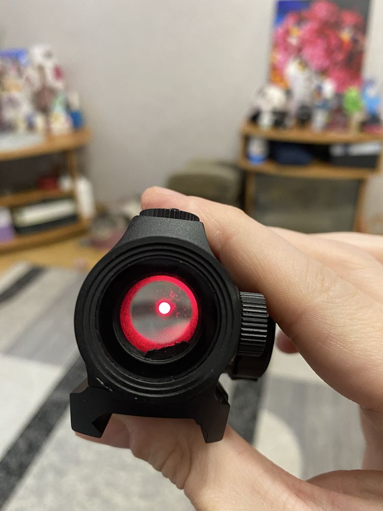 Коліматорний приціл Minox