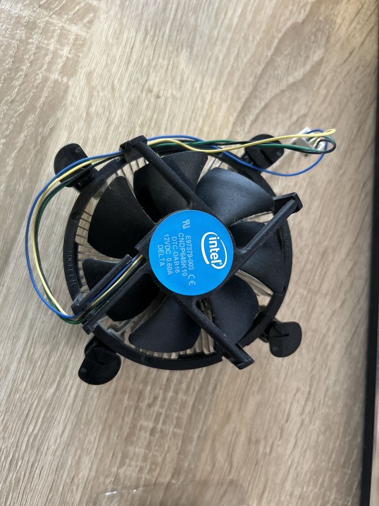 Процесор pentium g4560 і кулер