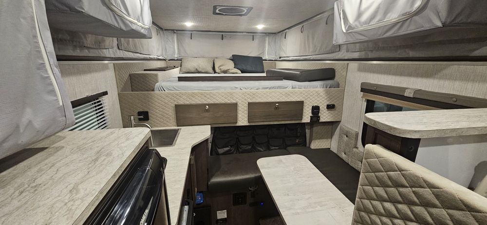Pickup camper, kamper zabudowa Palomino SS-1251 do Dodge RAM Ford F-15