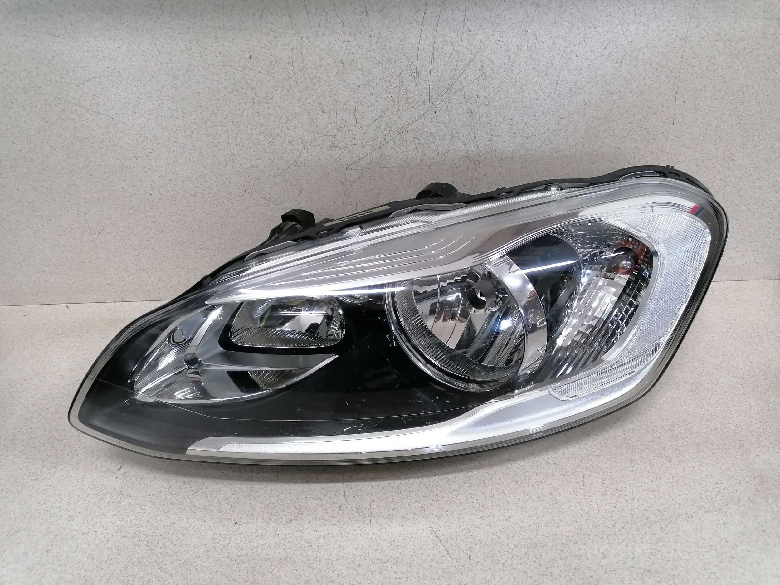 Volvo XC60 I Lift 2014-17r - Lampa Reflektor Lewy