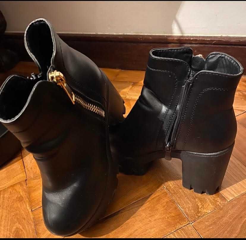 Botas de tornozelo com tacão Pretas