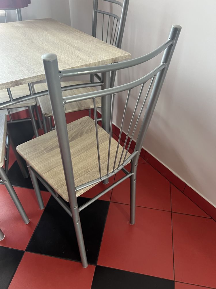 Stół kuchenny z krzesłami