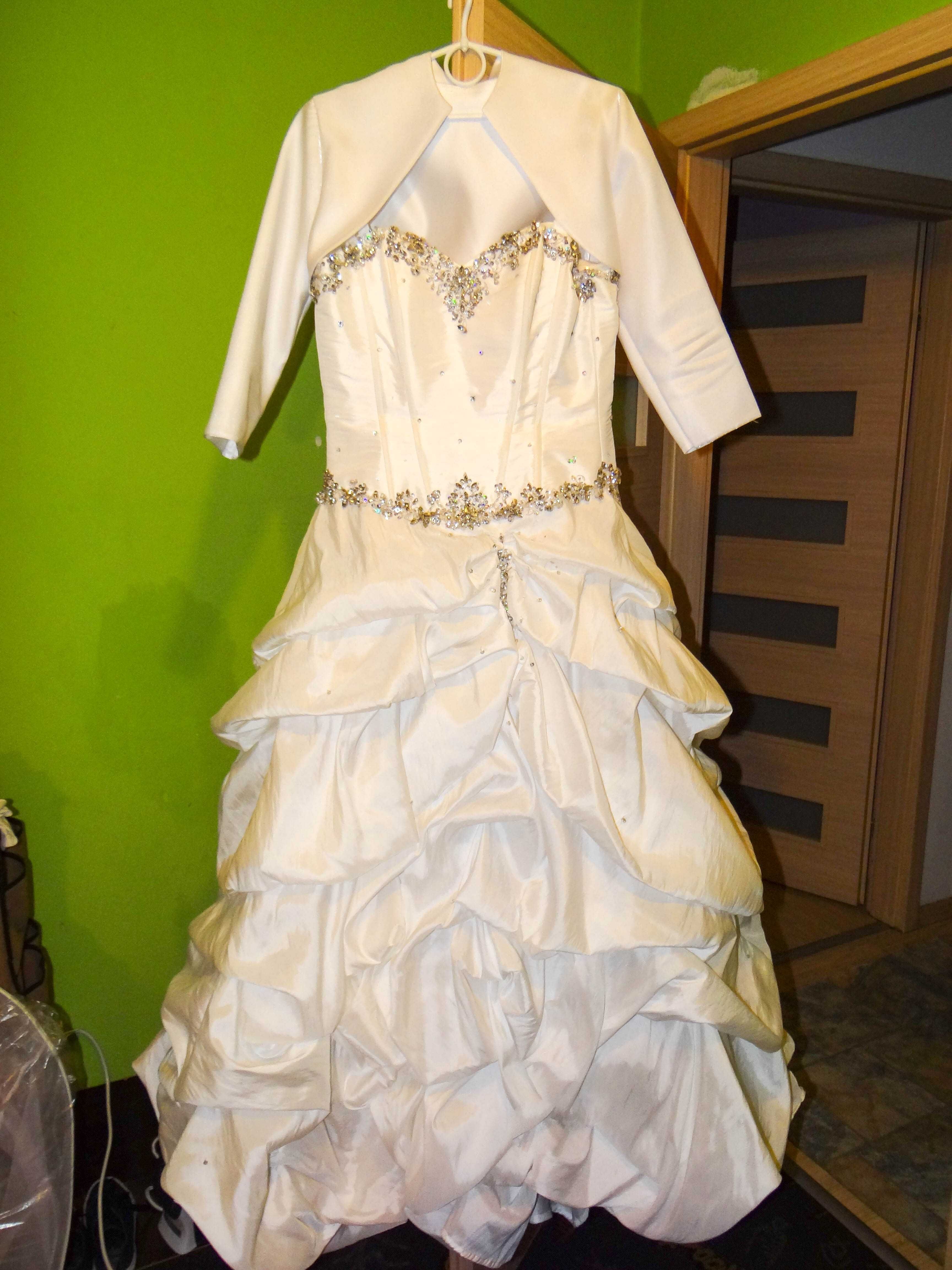 Suknia Ślubna z Bolerkiem