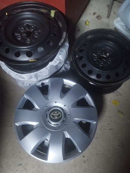Продам стальні дискі для Toyota Avensis t25.