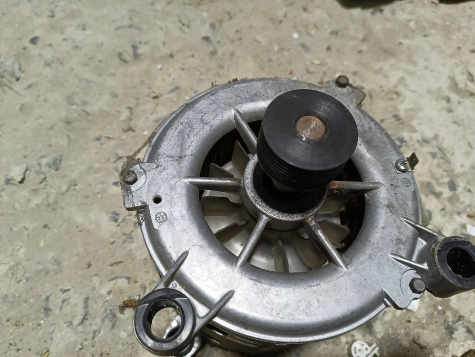 Продам двигун до пральної машинки indesit