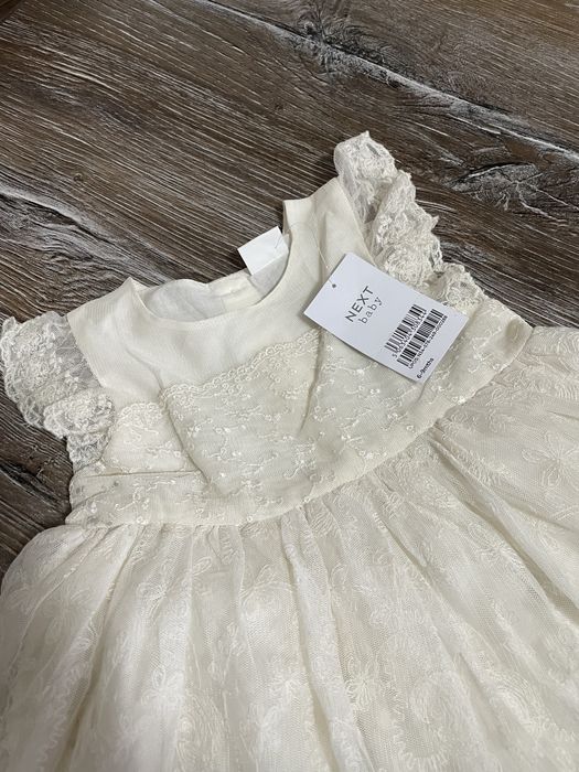 Біла мереживна сукня для дівчинки (6-9 місяців)