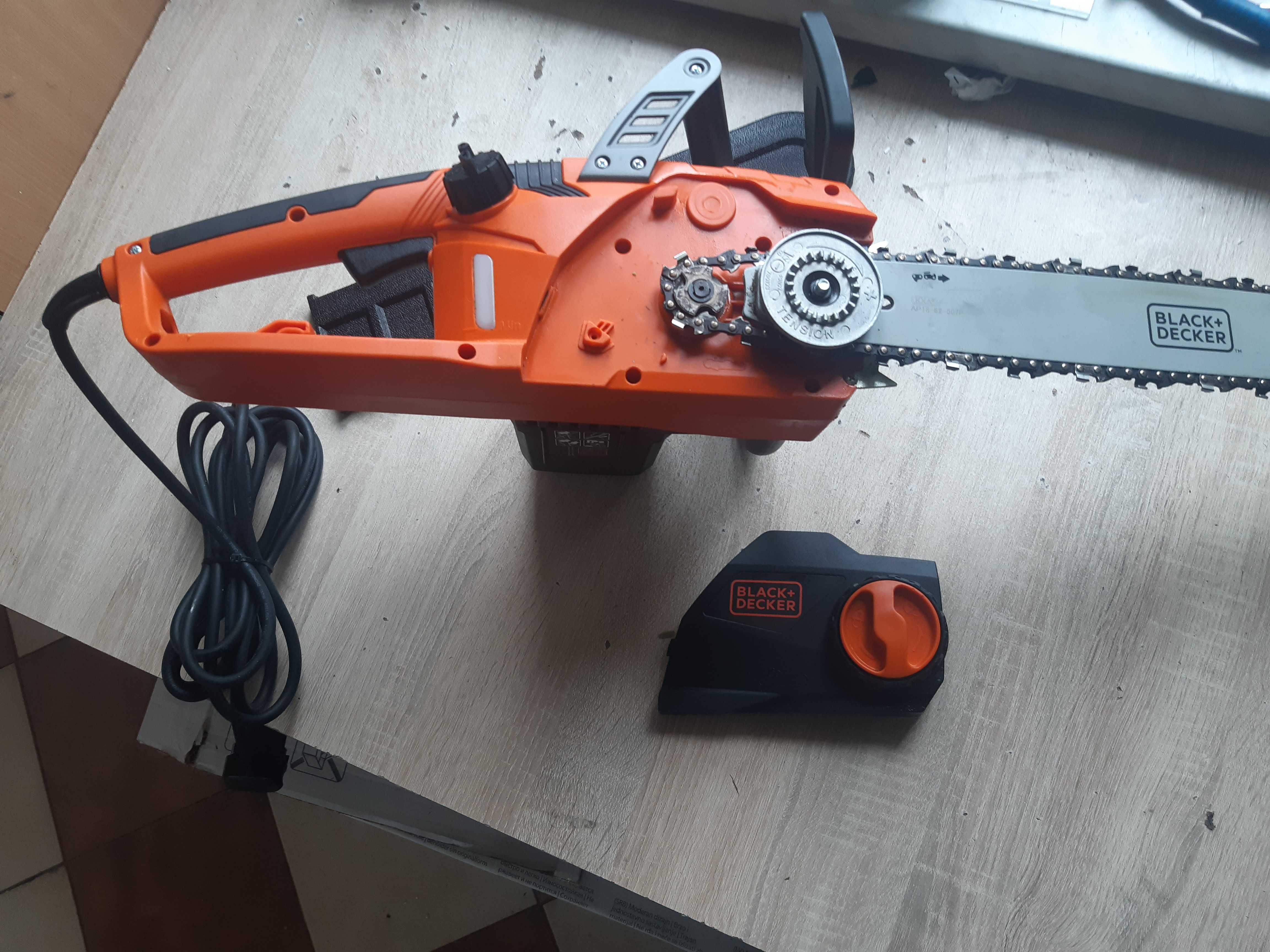 Piła łańcuchowa elektryczna Black Decker CS2245