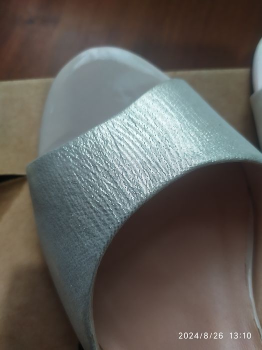 Босоніжки на підборах