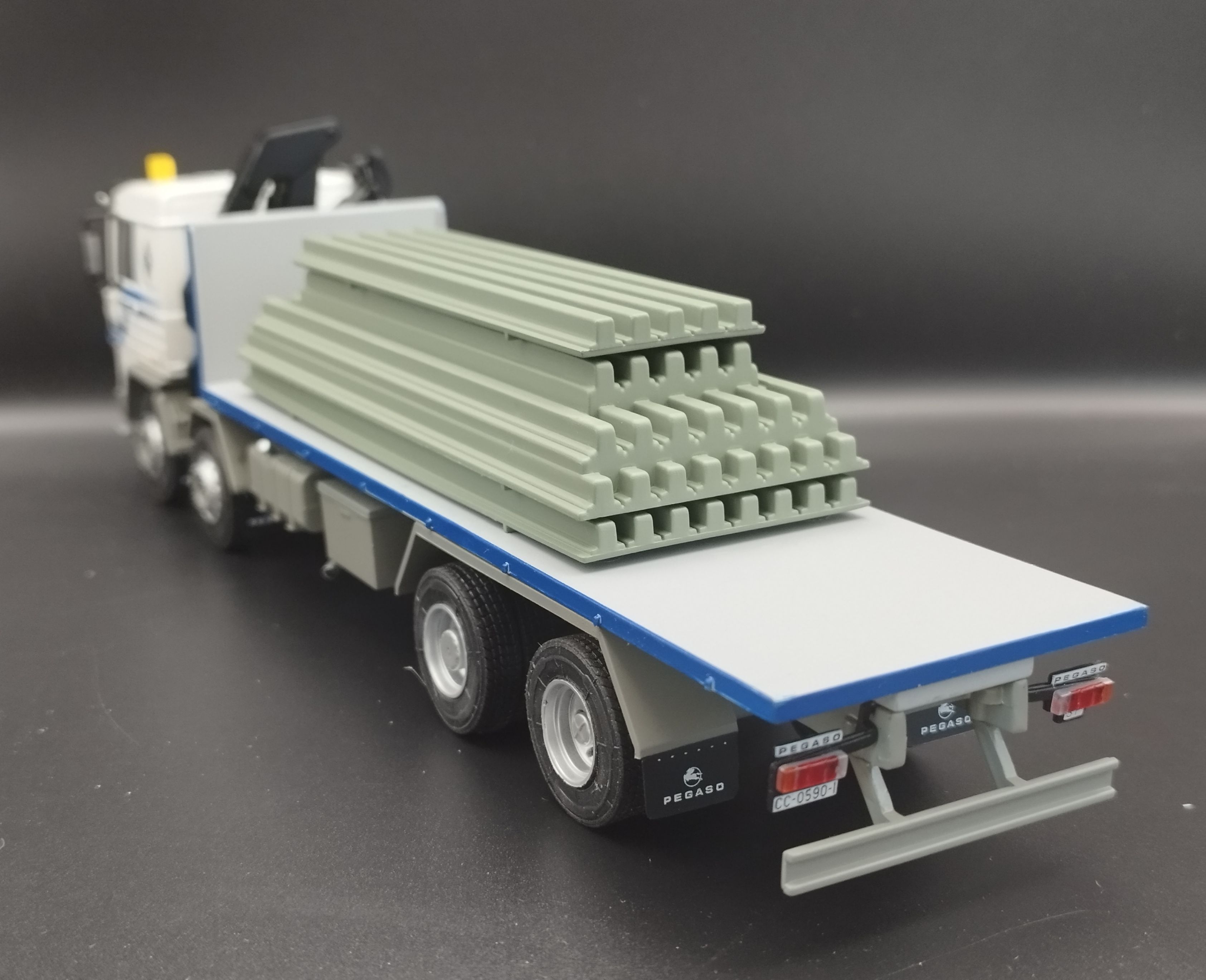 1:43 Salvat 1985 Pegaso 1434 Truck Pianale  model nowy