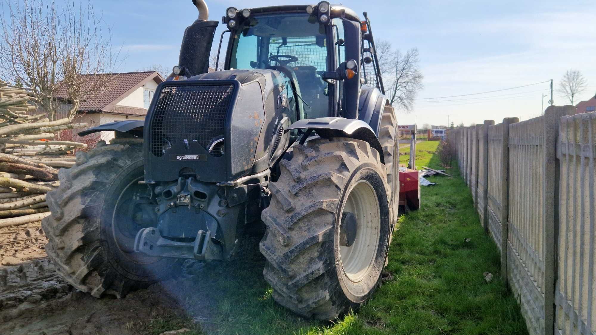 Ciągnik Valtra T194 Active TwinTrack Zabudowa leśna