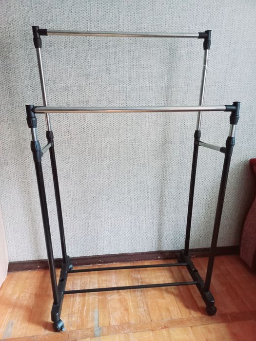 Стійка для одягу