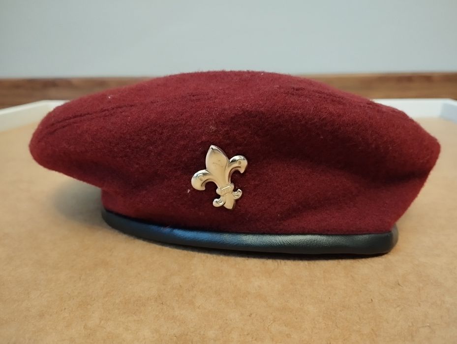 Beret z lilijką ZHP bordowy rozm. 53