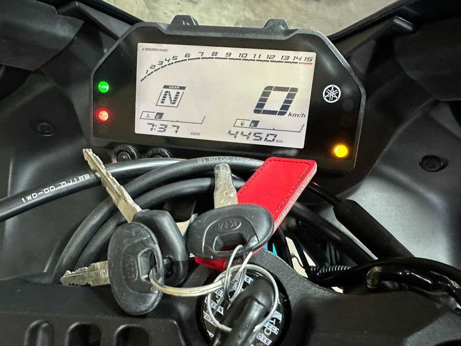 Yamaha R-25 з Японіі