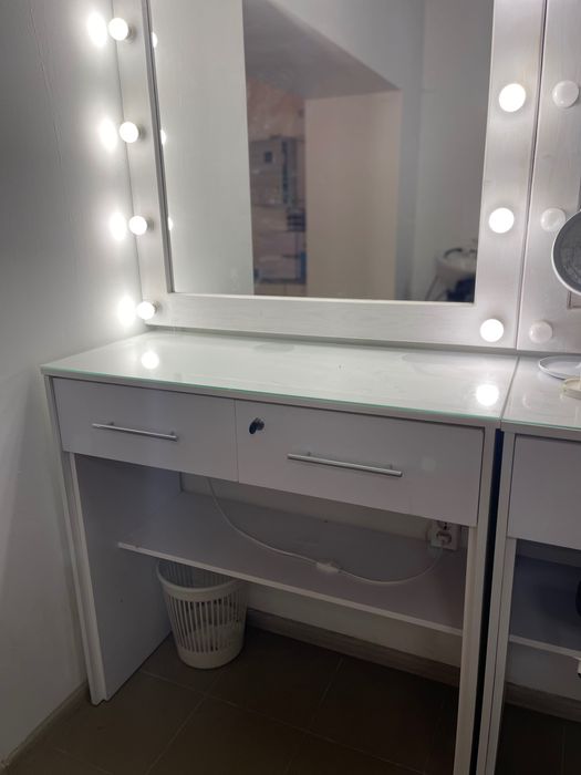 Тумба для майстра бровиста візажиста перукаря