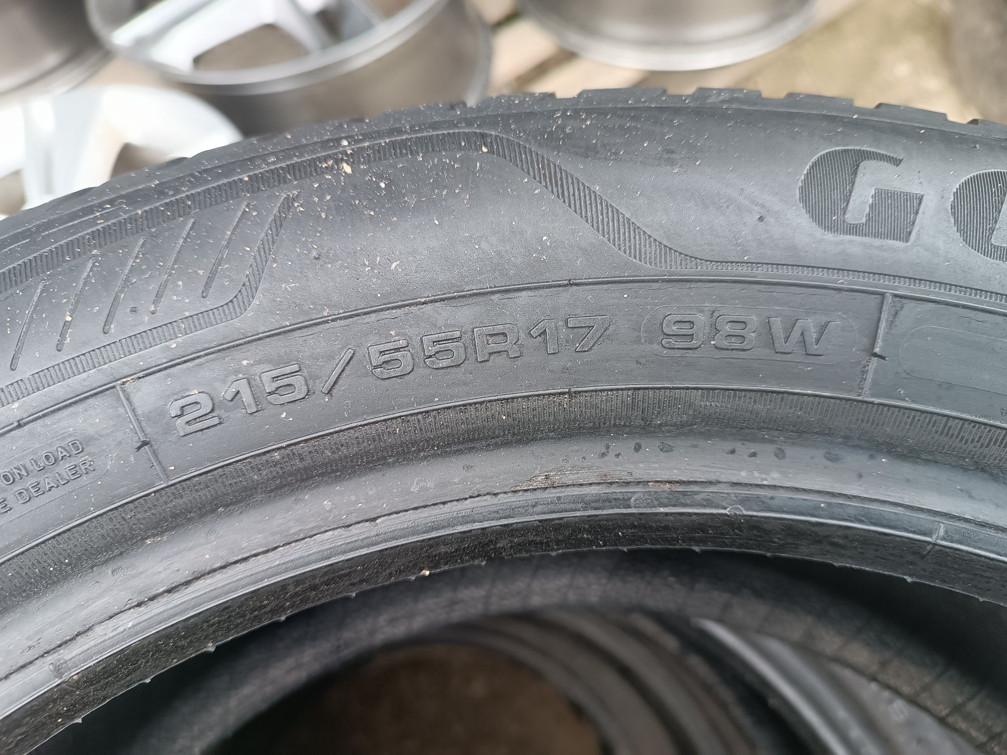 Sprzedam bardzo ładne Opony Goodyear 215/55 r17