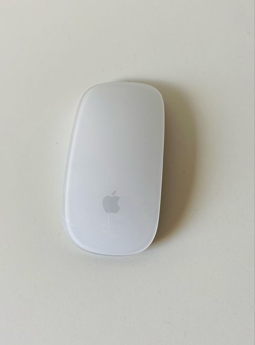 Teclado Apple Prateado e Branco PT-PT mais rato