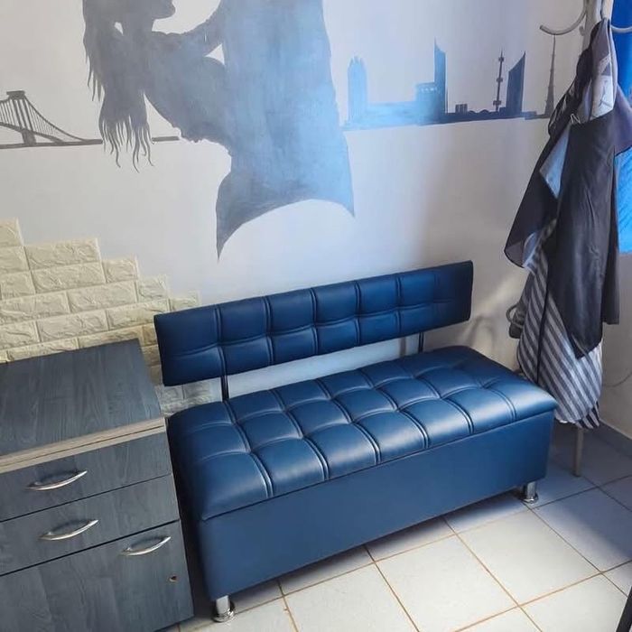 Диван.Для зоны ожидания.Кухня,балкон,офис