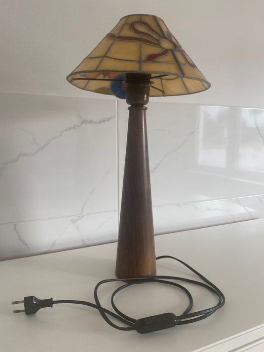 Candeeiro madeira e abajur vitral