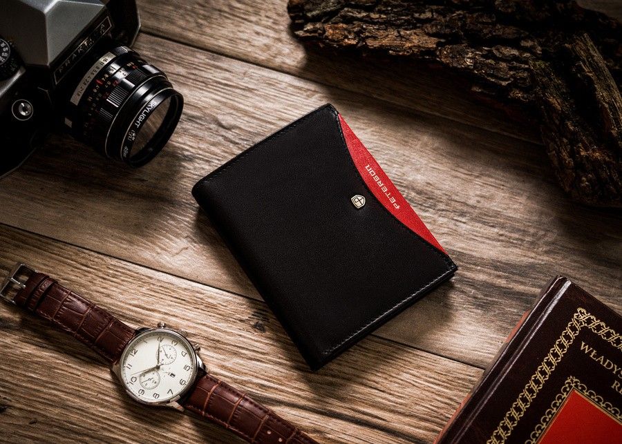 czarny, pionowy portfel męski ze skóry naturalnej - peterson