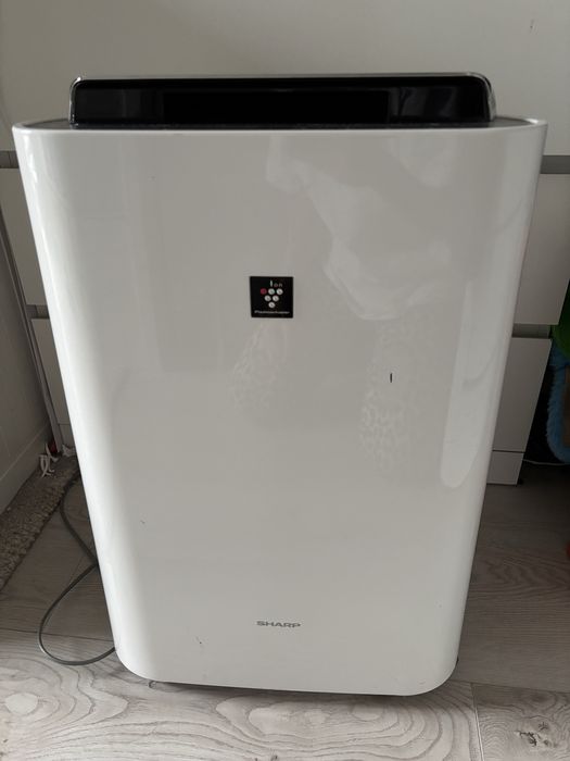 Sprzedam oczyszczacz powietrza Sharp KC-D60EU-W
