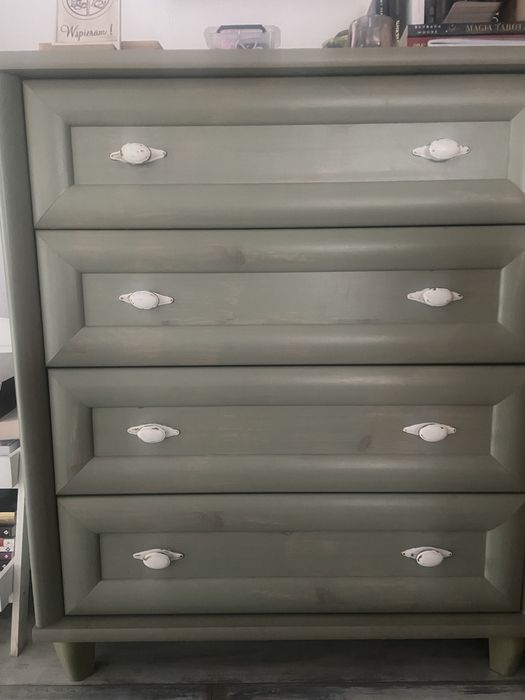 Zestaw mebli w kolorze szarozielonym