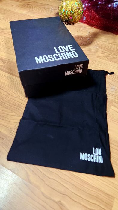 Caixa e dustbag com certificado Love Moschino