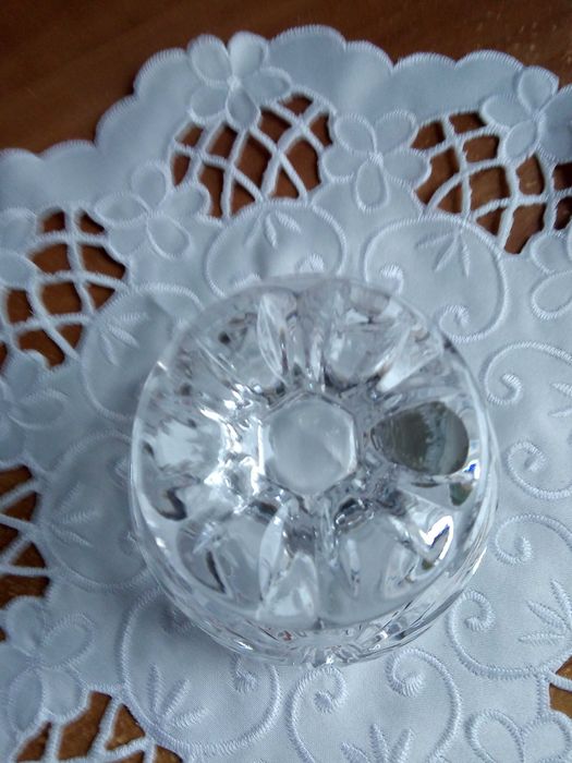 Pucharek czarka na stopce białe szkło kryształ