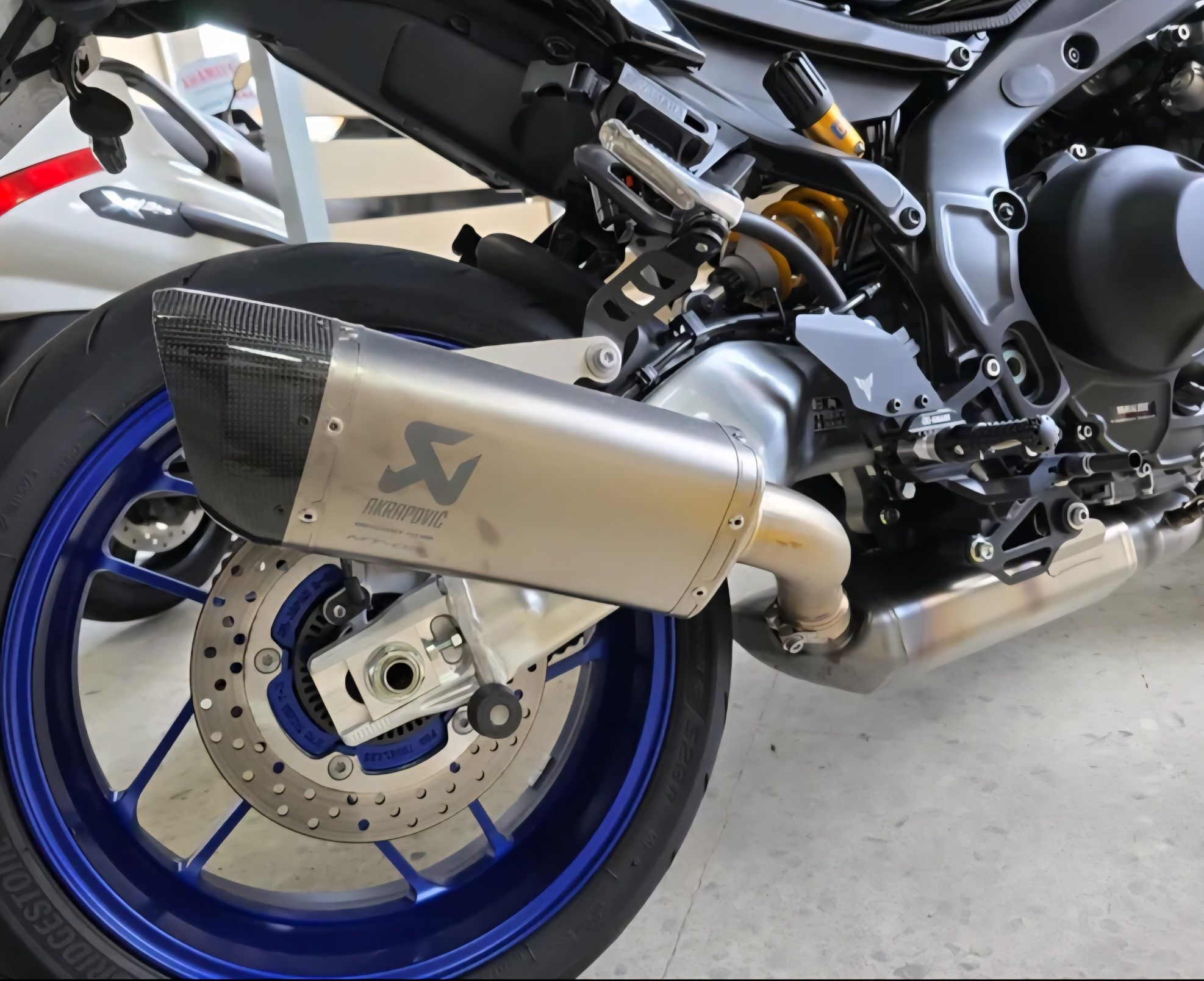Akrapovic mt 09 2025