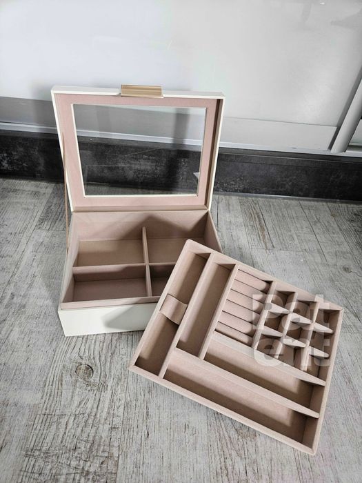 Szkatułka kuferek organizer na biżuterię otwierany na kolczyki prezent