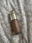 Bronzer Rare Beauty w płynie Mellow