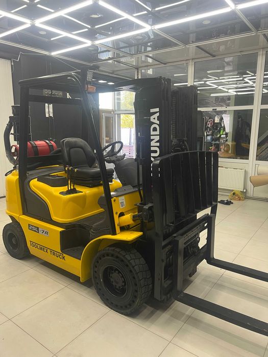 Автонавантажувач HYUNDAI 25L-7A