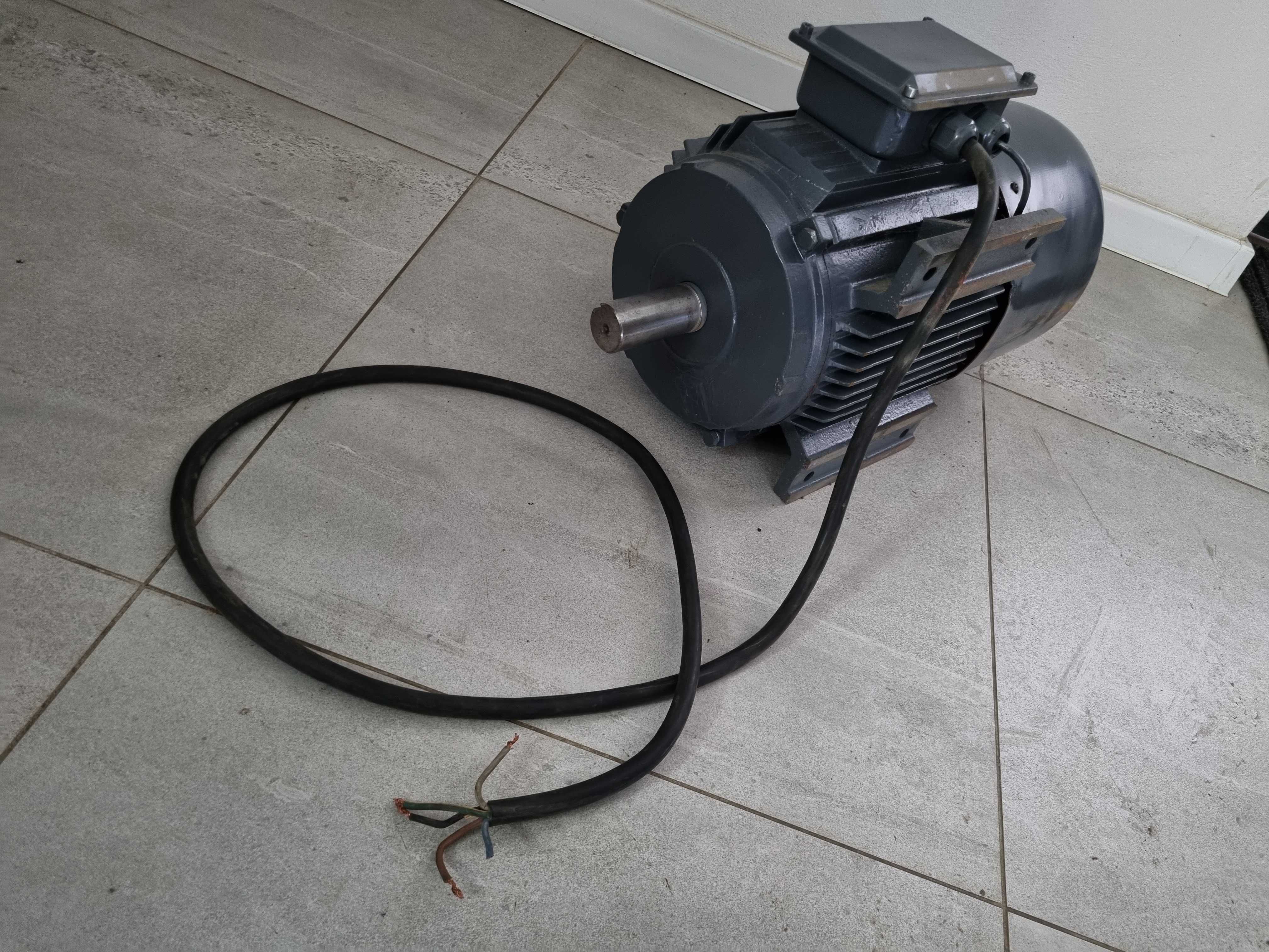 Silnik Elektryczny 5,5 kw z Hamulcem nowy nieużywany 2022r 400v Tanio