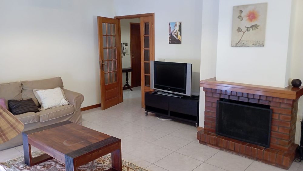 Aluga-se Apartamento T3 mobilado