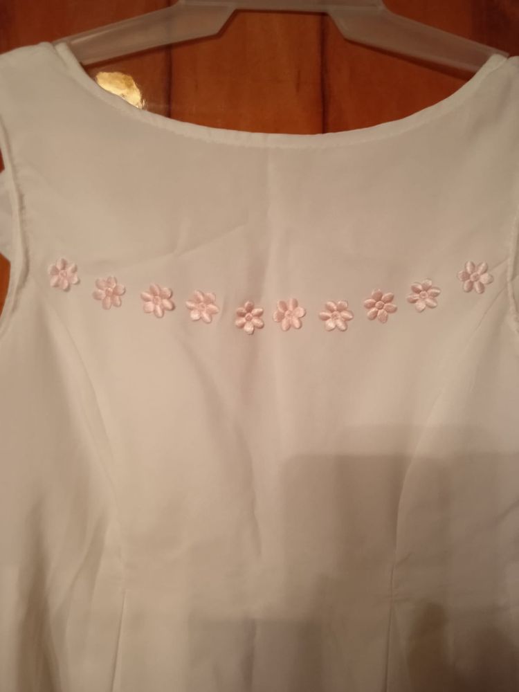 Biala sukienka prosta