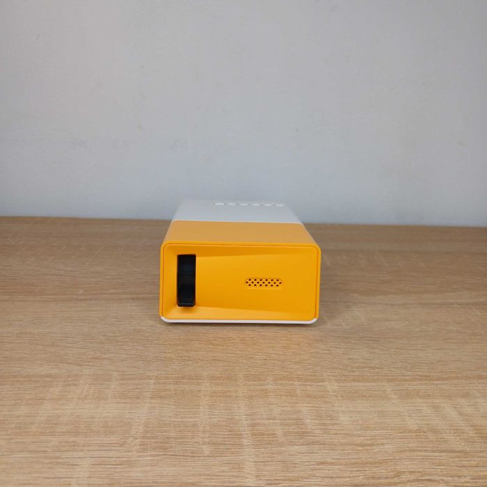 Продам проектор для домашнього кінотеатру