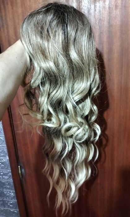 Peruca de cabelo loiro