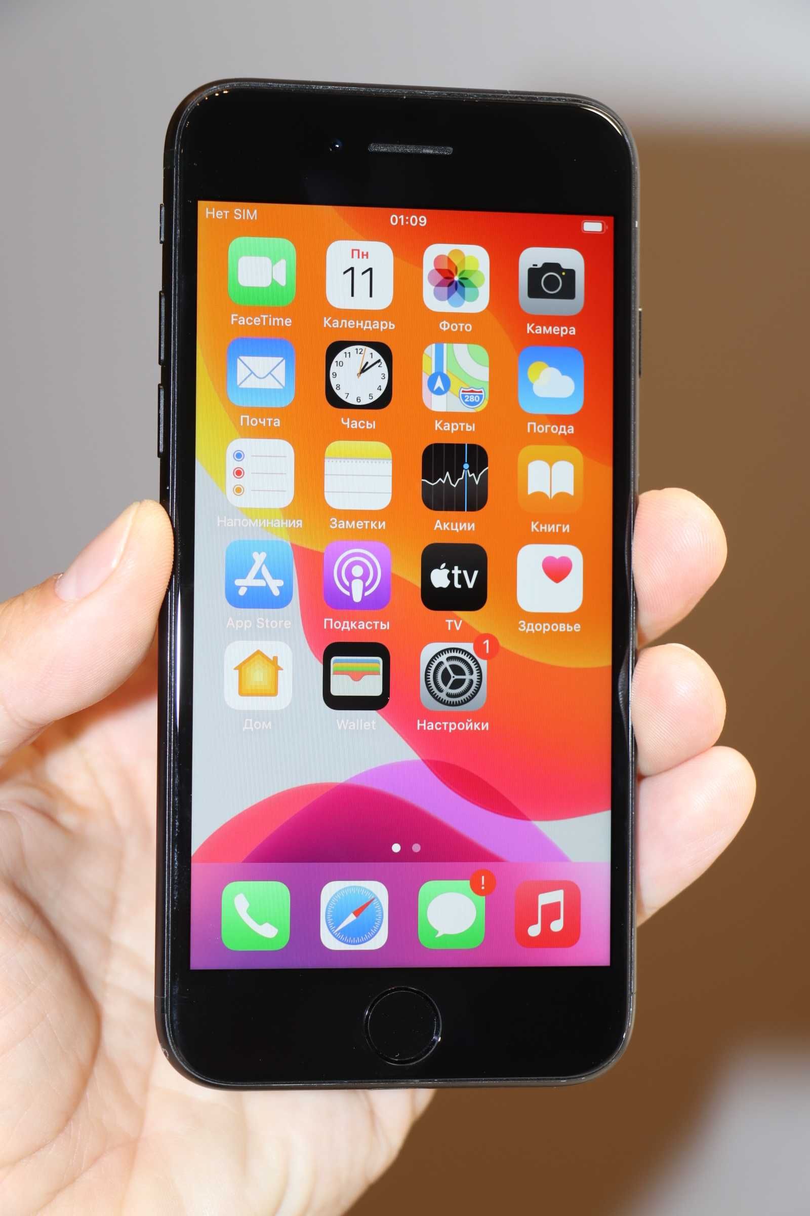 Apple iPhone 7 32GB Black, отличное состояние! Наложка