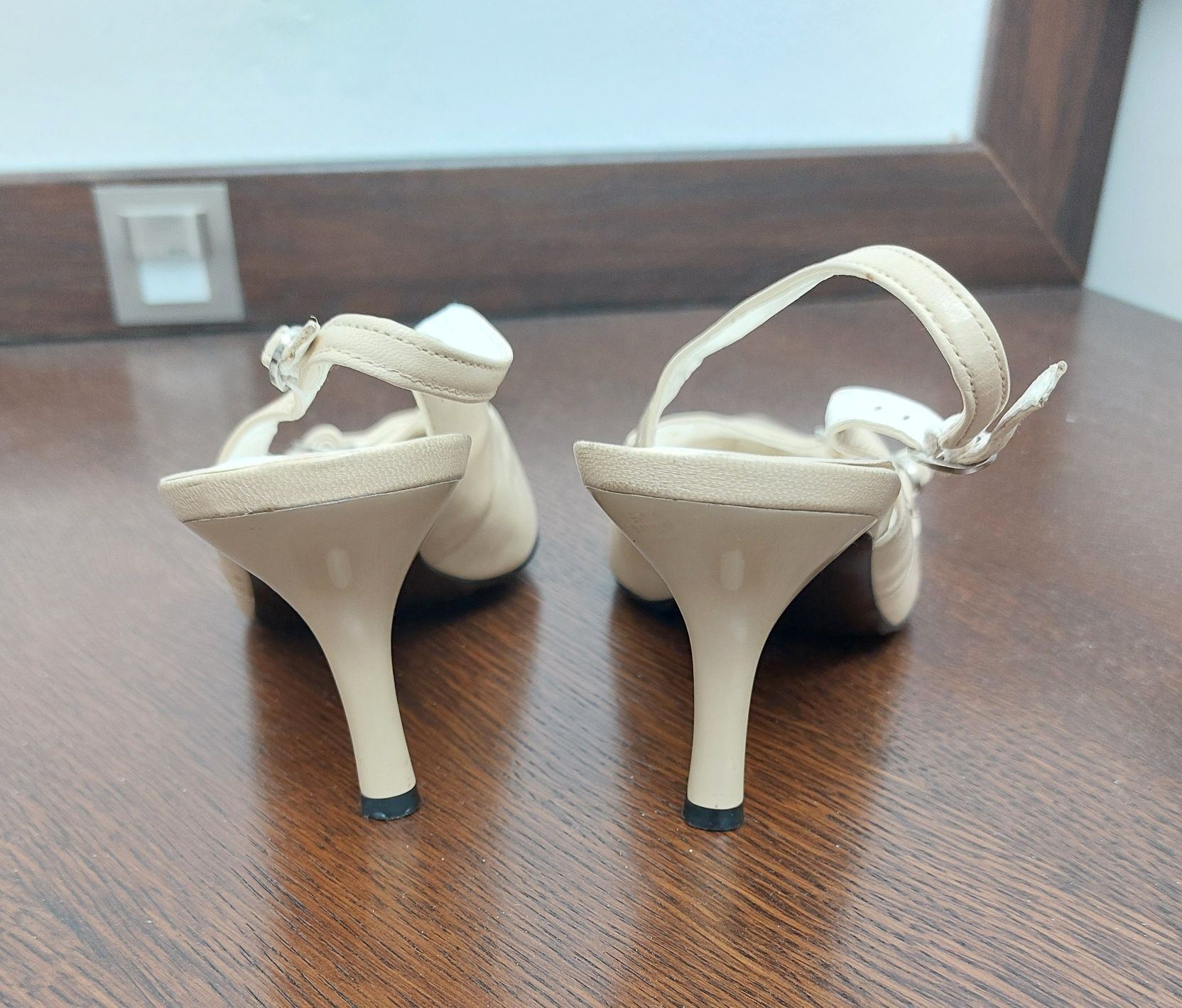 Sprzedam damskie letnie buty